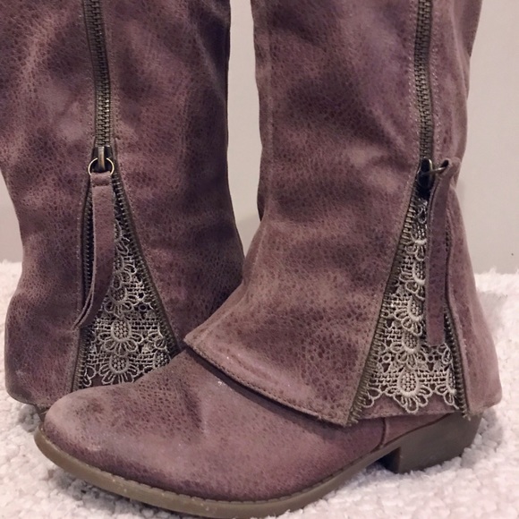 spiffy lace zipper boot